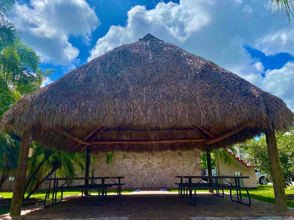 Garden Inn Homestead/Everglades/Gateway To Keys Eksteriør billede